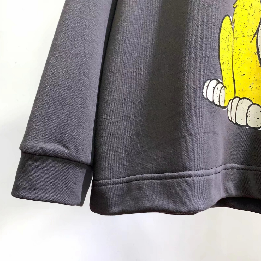 Pull gris pour femme.