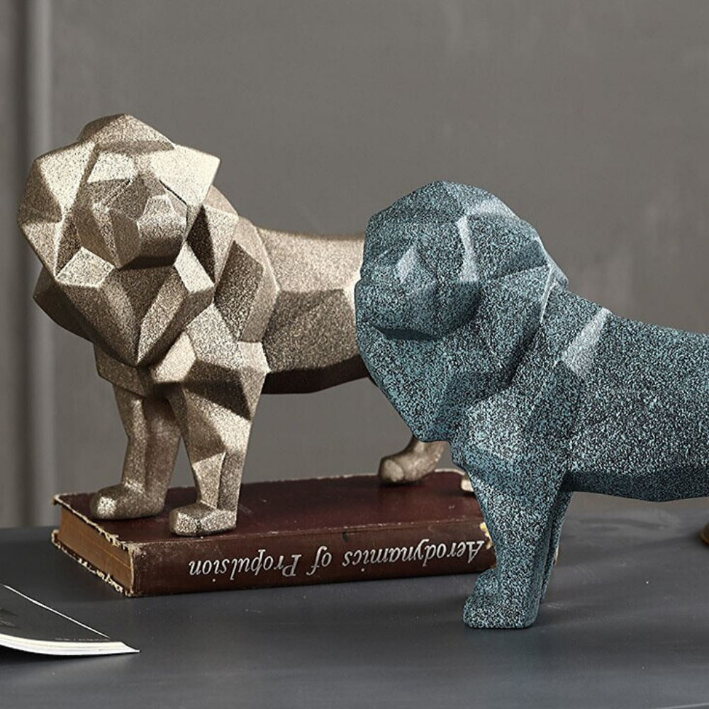 Deux statues lion sur meuble.