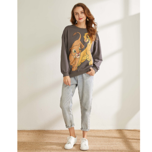 Pull femme simba et nala.