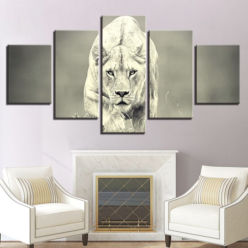 Grande toile avec lionne en noir et blanc.
