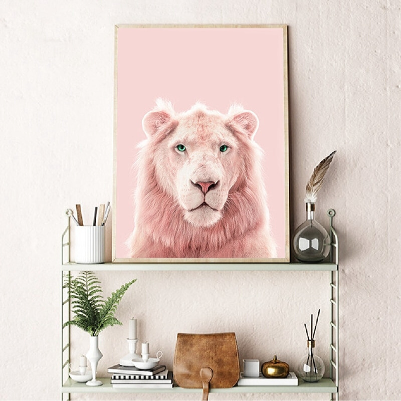 Cadre déco lion rose.